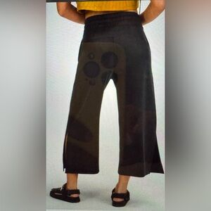 Lululemon Soft Ambitious Crops